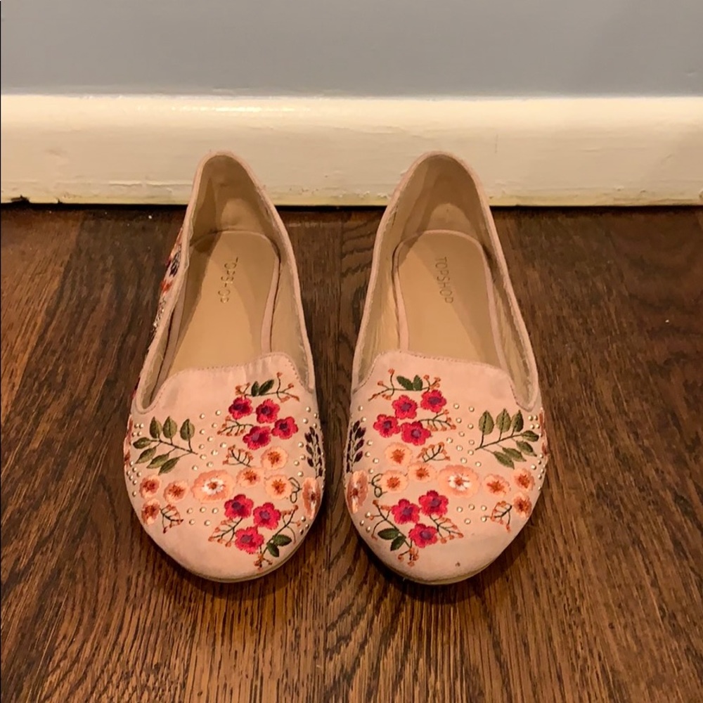 Nude pink floral flats